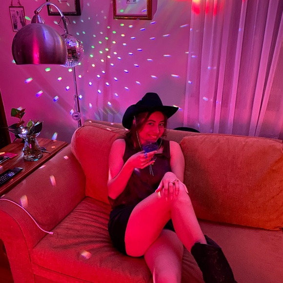 Meet your Posher, Madeline - Picture 1 of 1